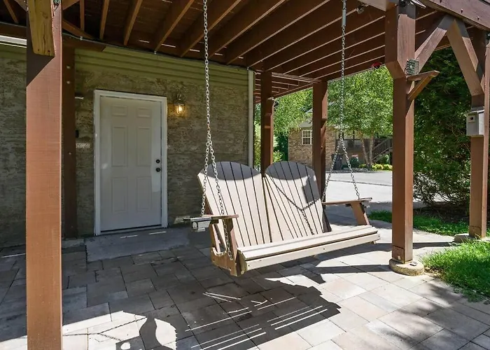 Tennessee Time Out - Entire Cottage Hot Tub, Creek, No Steep Roads