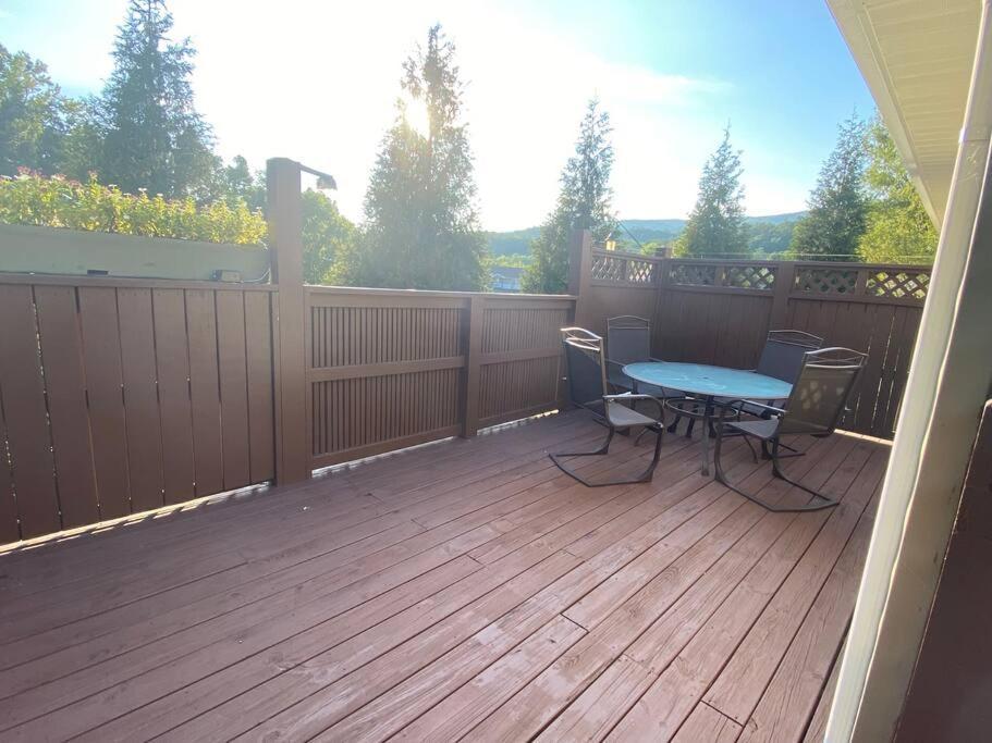Ferienhaus Tennessee Time Out - Entire Hot Tub, Creek, No Steep Roads Pigeon Forge