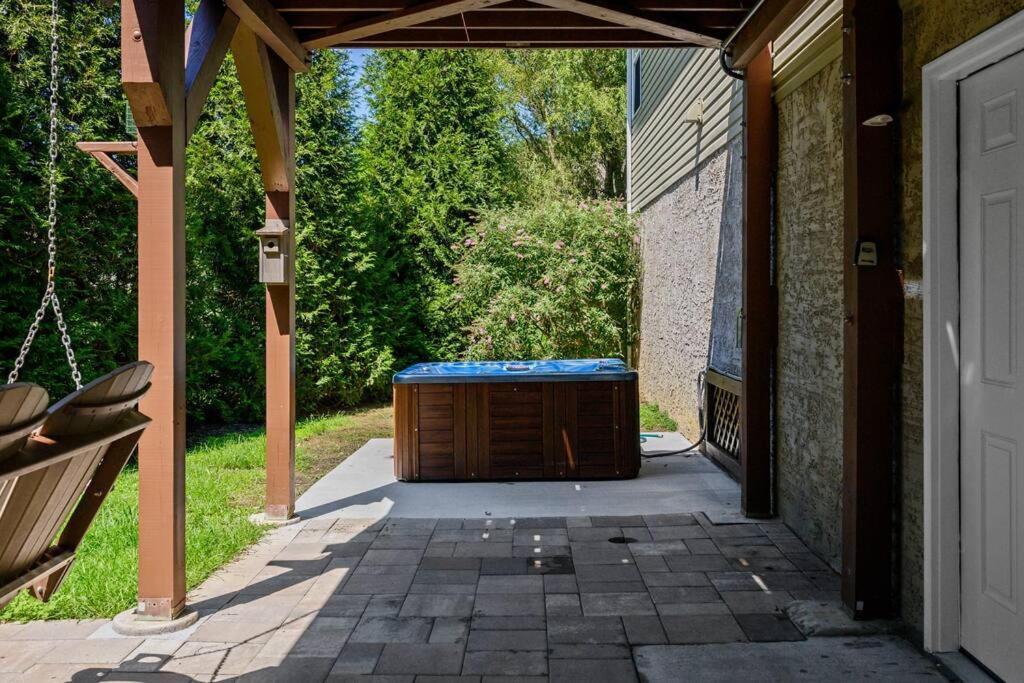 Tennessee Time Out - Entire Hot Tub, Creek, No Steep Roads Ferienhaus