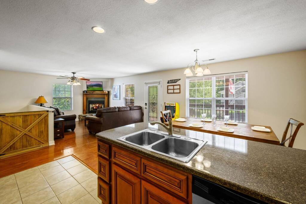 Ferienhaus Tennessee Time Out - Entire Hot Tub, Creek, No Steep Roads